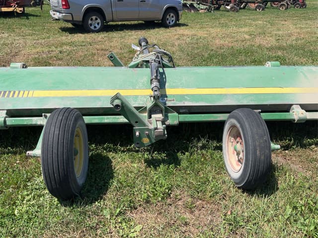 Image of John Deere 120 equipment image 4