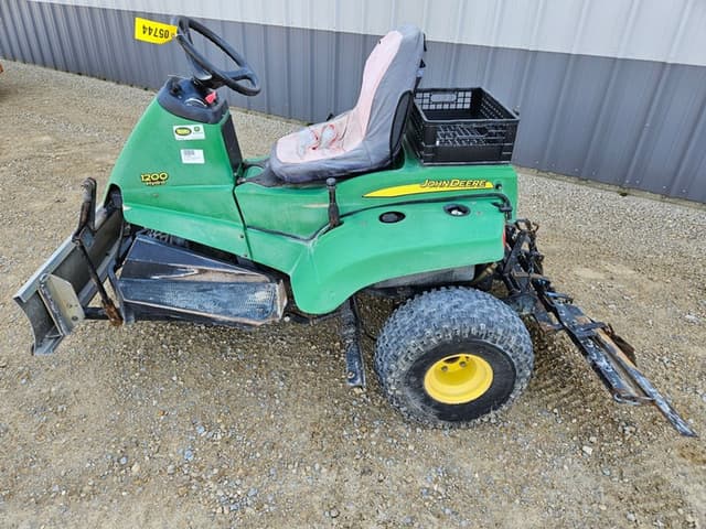 Image of John Deere 1200H equipment image 1