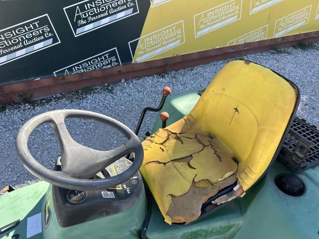 Image of John Deere 1200A equipment image 4