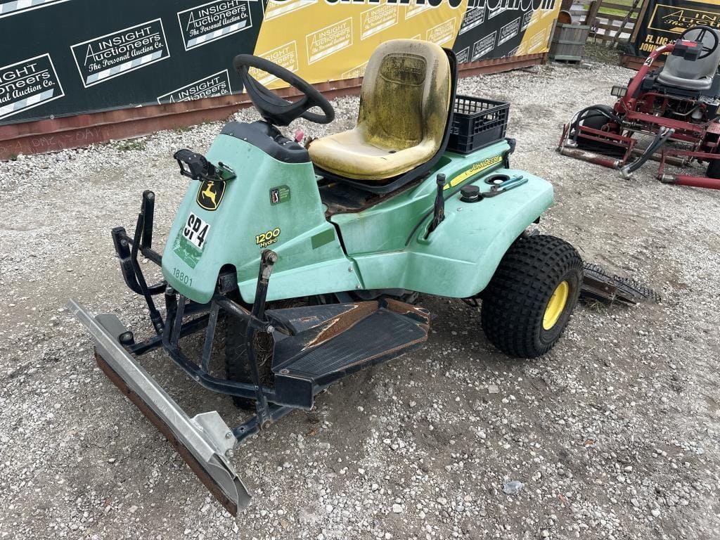 John Deere 1200H Equipment Image0