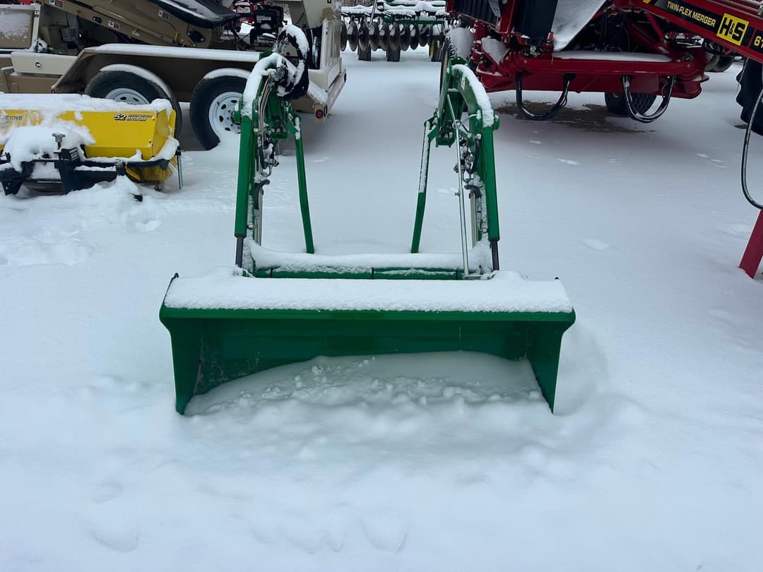 Image of John Deere 120R Image 1