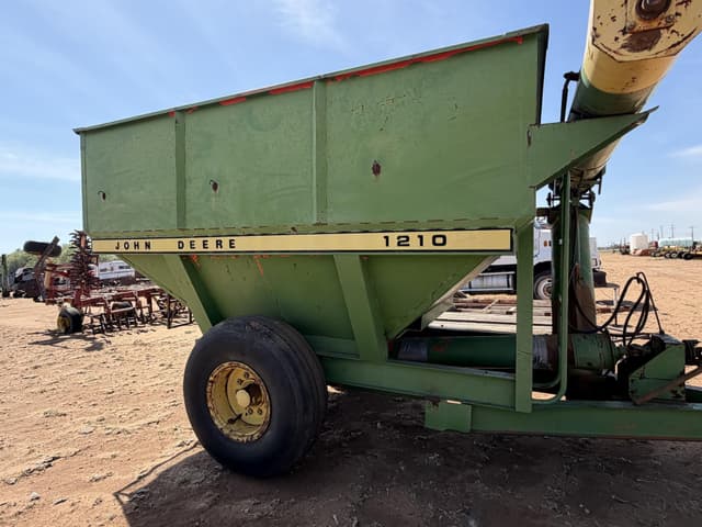 Image of John Deere 1210 equipment image 2