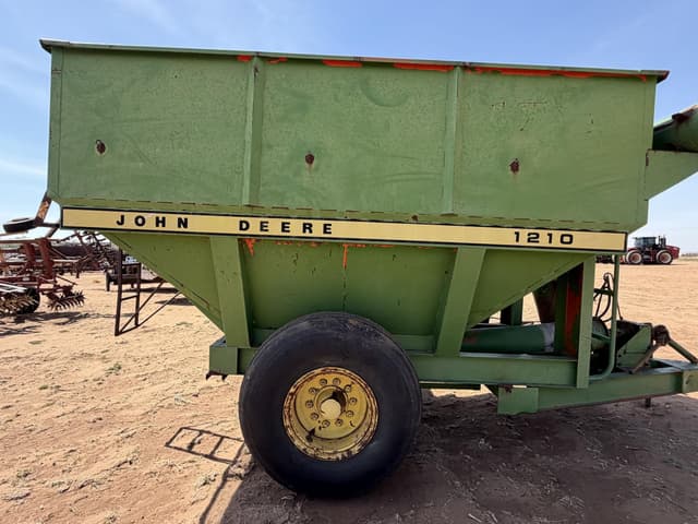 Image of John Deere 1210 equipment image 1
