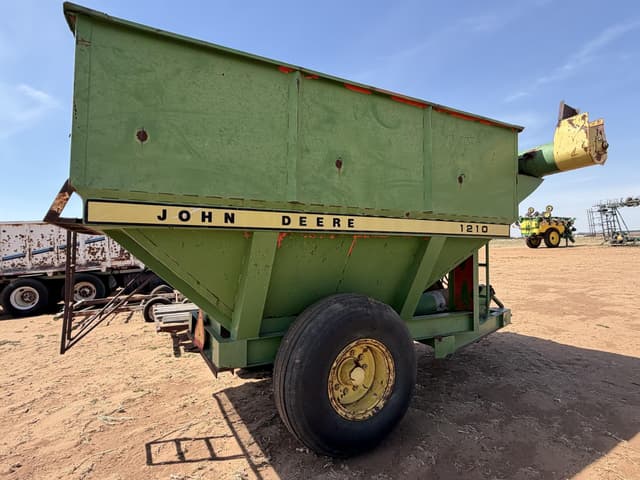Image of John Deere 1210 equipment image 4