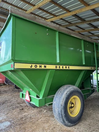 John Deere 1210 Equipment Image0