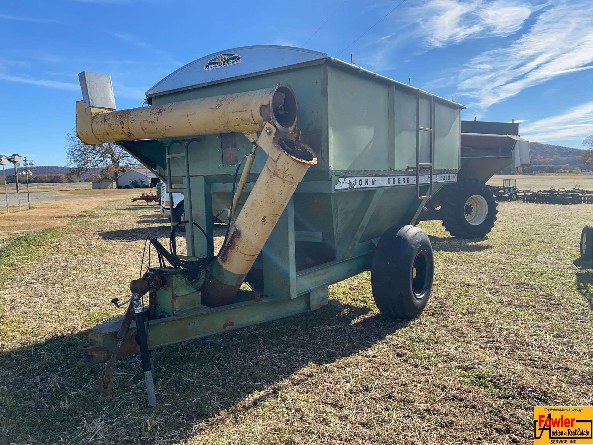 John Deere 1210 Equipment Image0