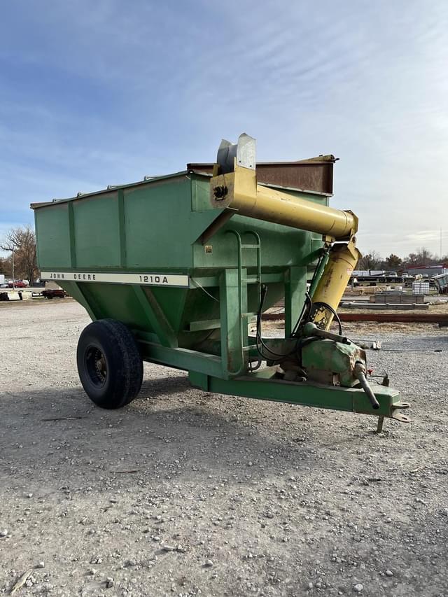 Image of John Deere 1210A equipment image 1