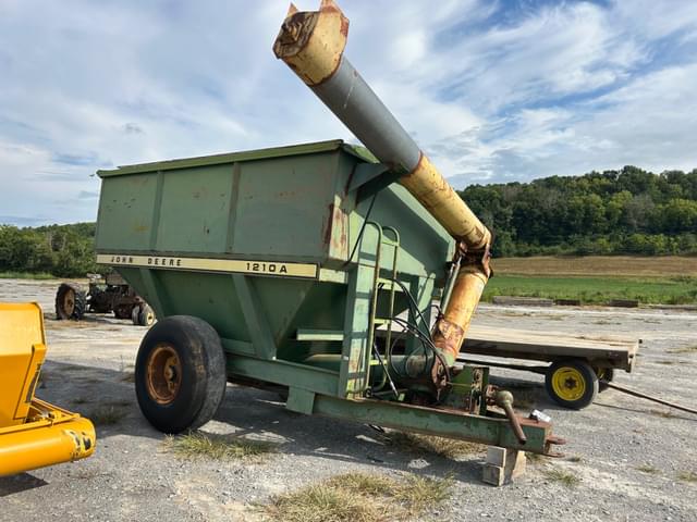 Image of John Deere 1210A equipment image 1