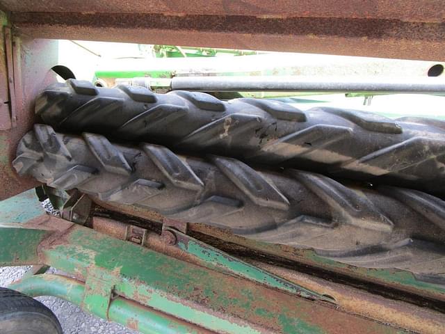 Image of John Deere 1217 equipment image 3
