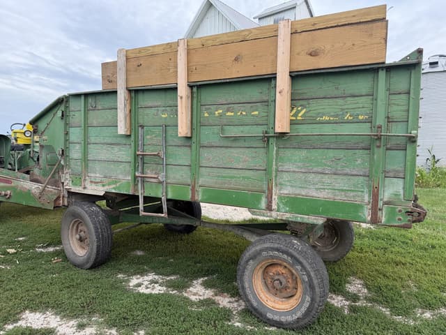 Image of John Deere 122 equipment image 4