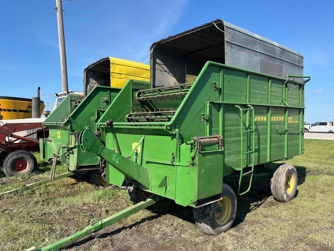Image of John Deere 122 Image 0
