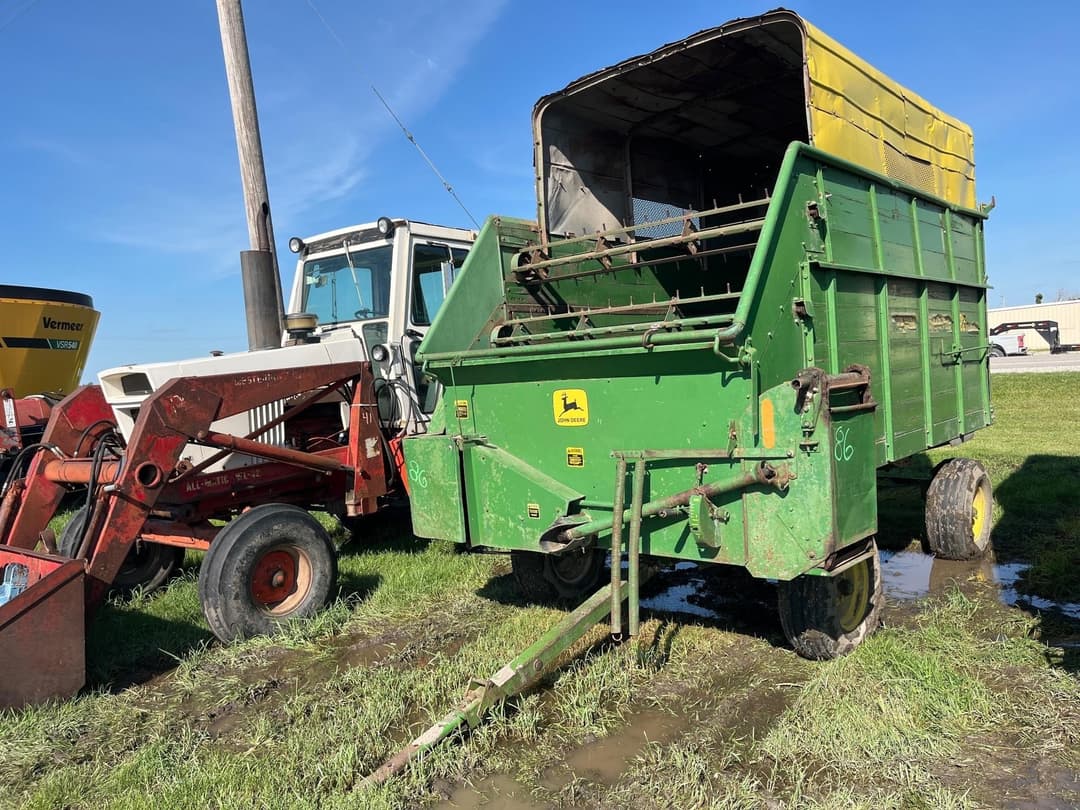 Image of John Deere 122 Image 0