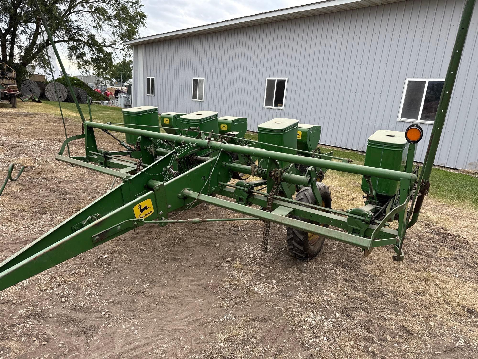 John Deere 1240 Equipment Image0