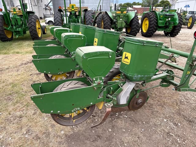 Image of John Deere 1240 equipment image 2