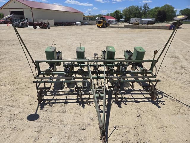 Image of John Deere 1240 equipment image 1