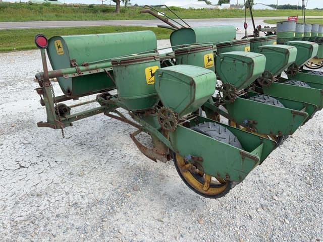 Image of John Deere 1240 equipment image 4