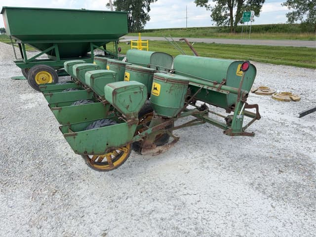 Image of John Deere 1240 equipment image 1