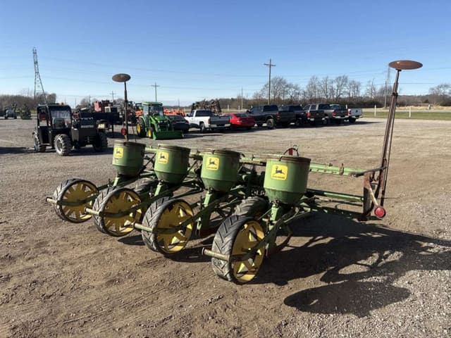 Image of John Deere 1240 equipment image 3