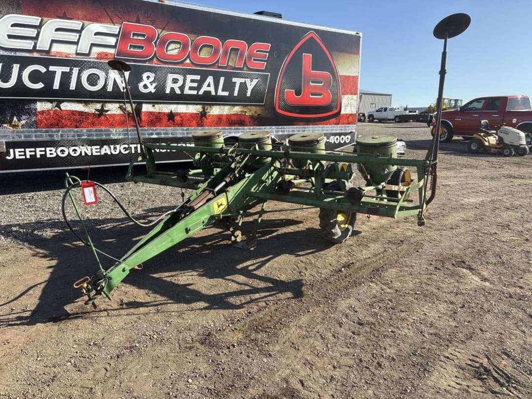 Image of John Deere 1240 Primary image