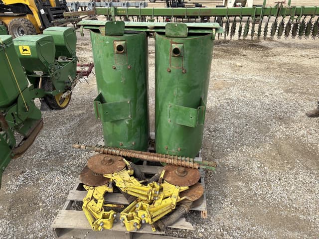 Image of John Deere 1240 equipment image 2