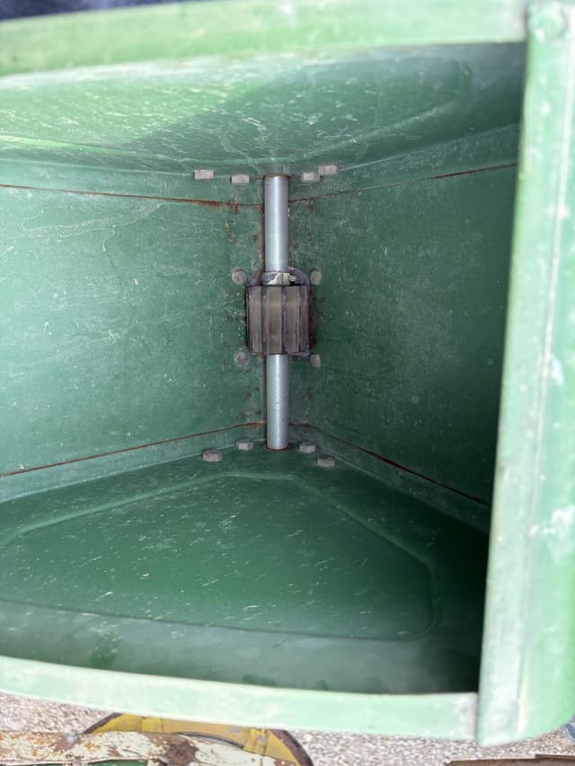 Image of John Deere 1240 equipment image 4