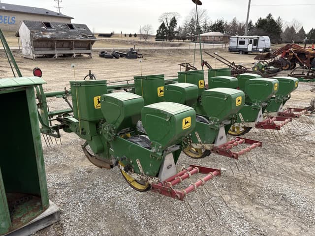 Image of John Deere 1240 equipment image 3