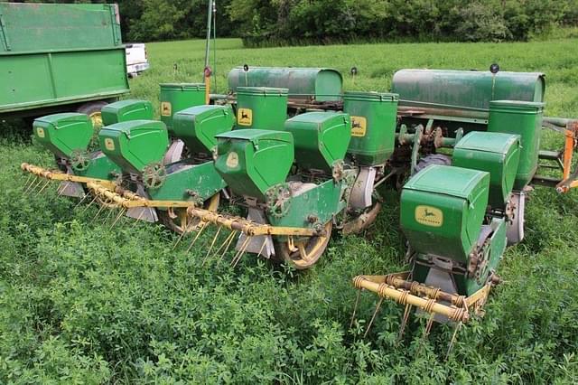 Image of John Deere 1240 equipment image 4