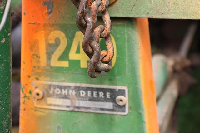 Image of John Deere 1240 equipment image 1