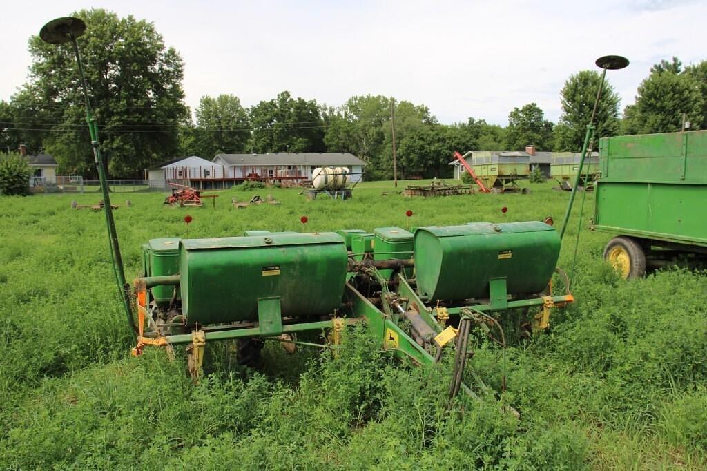 Image of John Deere 1240 Primary image