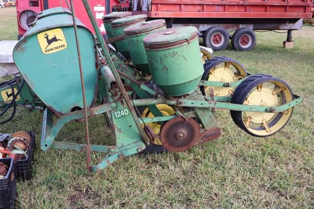Image of John Deere 1240 equipment image 4