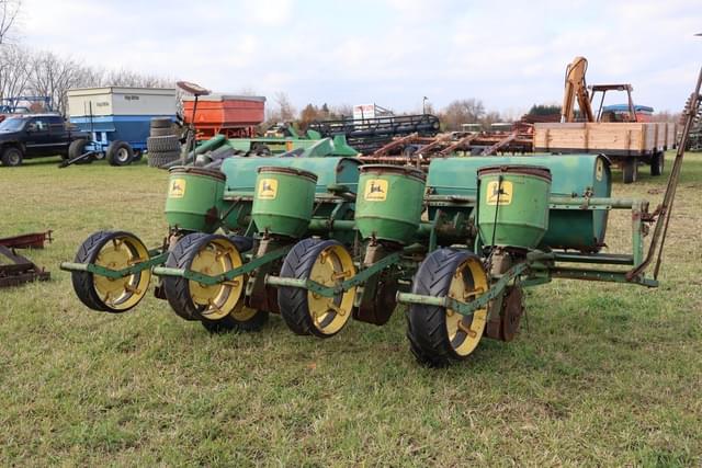 Image of John Deere 1240 equipment image 3