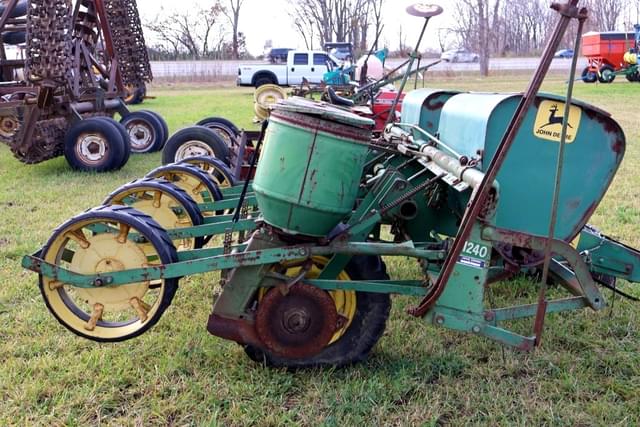 Image of John Deere 1240 equipment image 2
