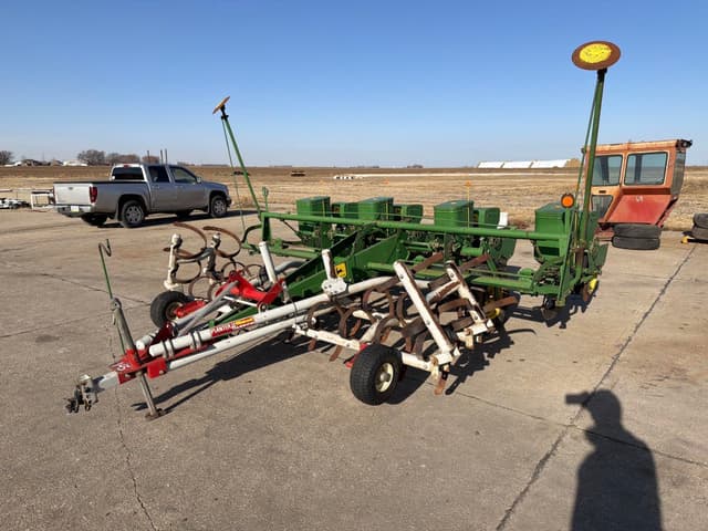 Image of John Deere 1240 equipment image 3