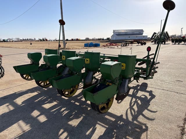 Image of John Deere 1240 equipment image 1