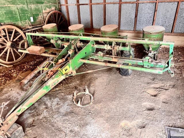 Image of John Deere 1240 equipment image 2