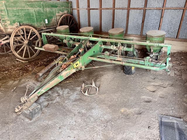 Image of John Deere 1240 equipment image 1