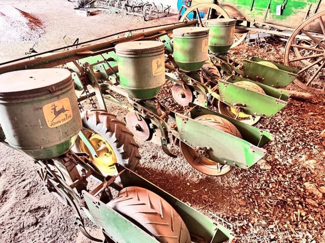 Image of John Deere 1240 equipment image 3