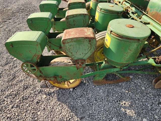 Image of John Deere 1240 equipment image 2
