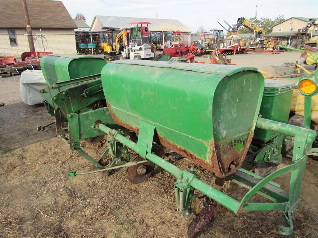 Image of John Deere 1240 Image 1