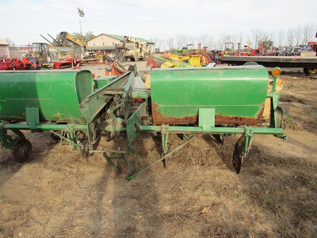 Image of John Deere 1240 Image 0