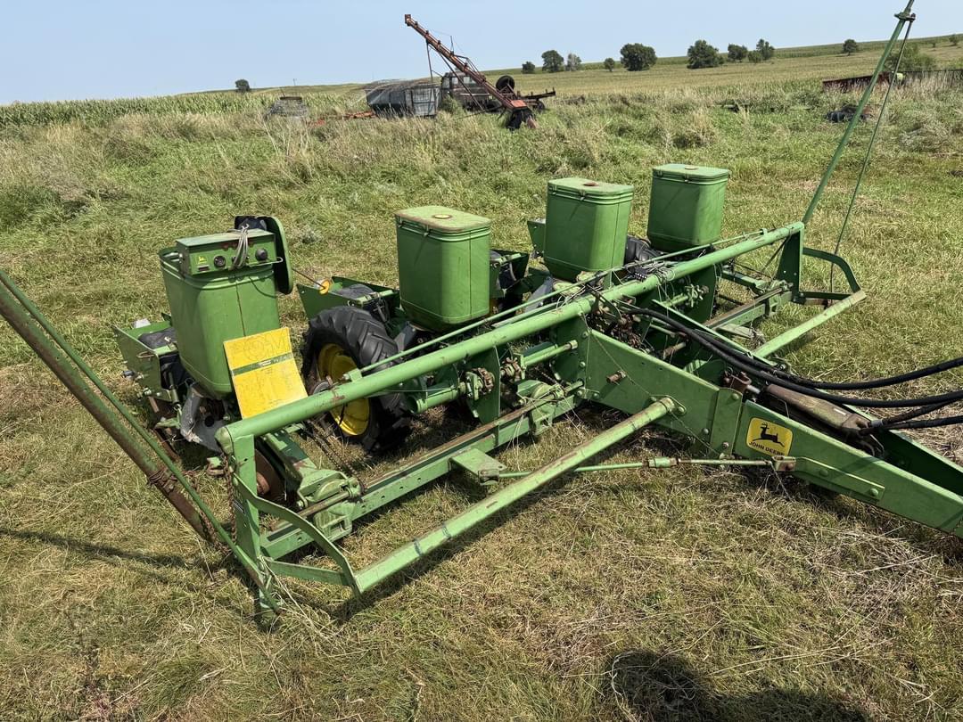 Image of John Deere 1240 Primary image