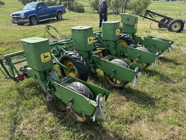 Image of John Deere 1240 equipment image 3