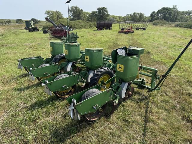 Image of John Deere 1240 equipment image 4