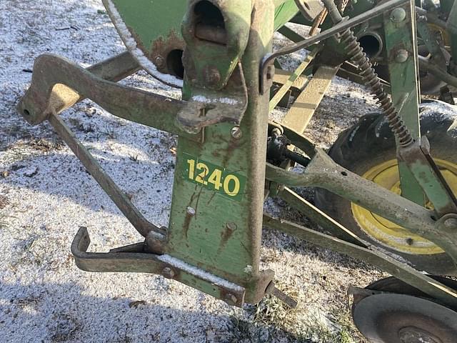 Image of John Deere 1240 equipment image 4