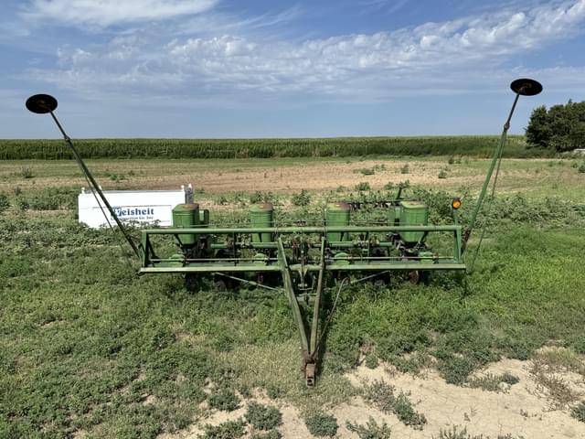 Image of John Deere 1240 equipment image 2