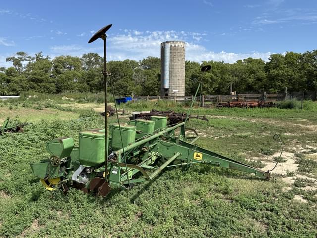 Image of John Deere 1240 equipment image 1