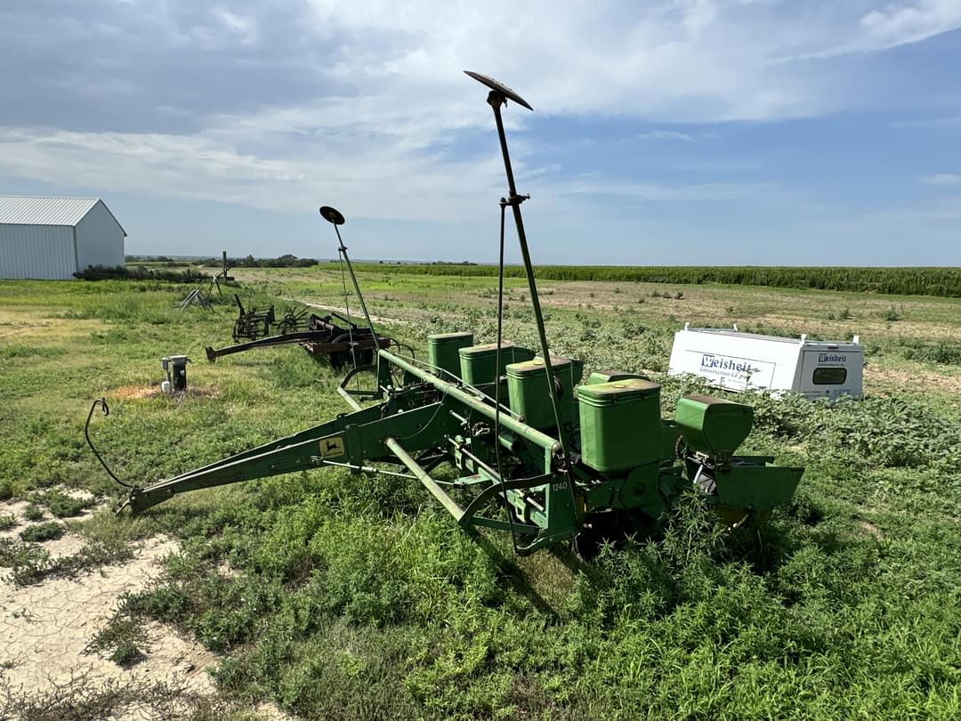 Image of John Deere 1240 Primary image