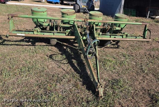 Image of John Deere 1240 equipment image 1