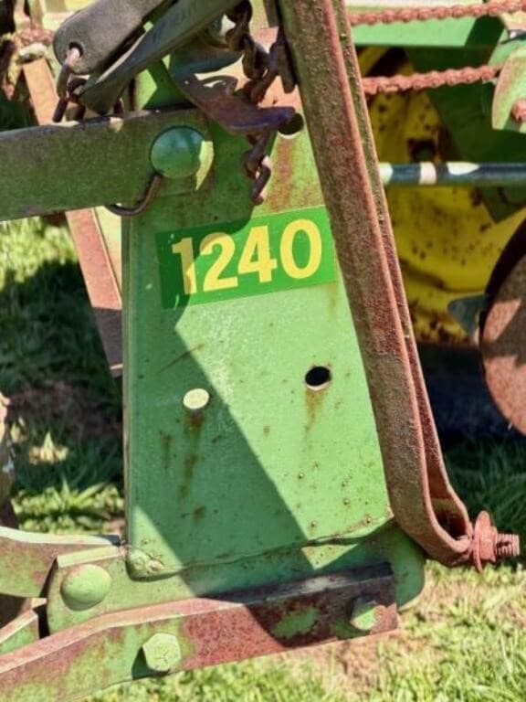 Image of John Deere 1240 equipment image 4