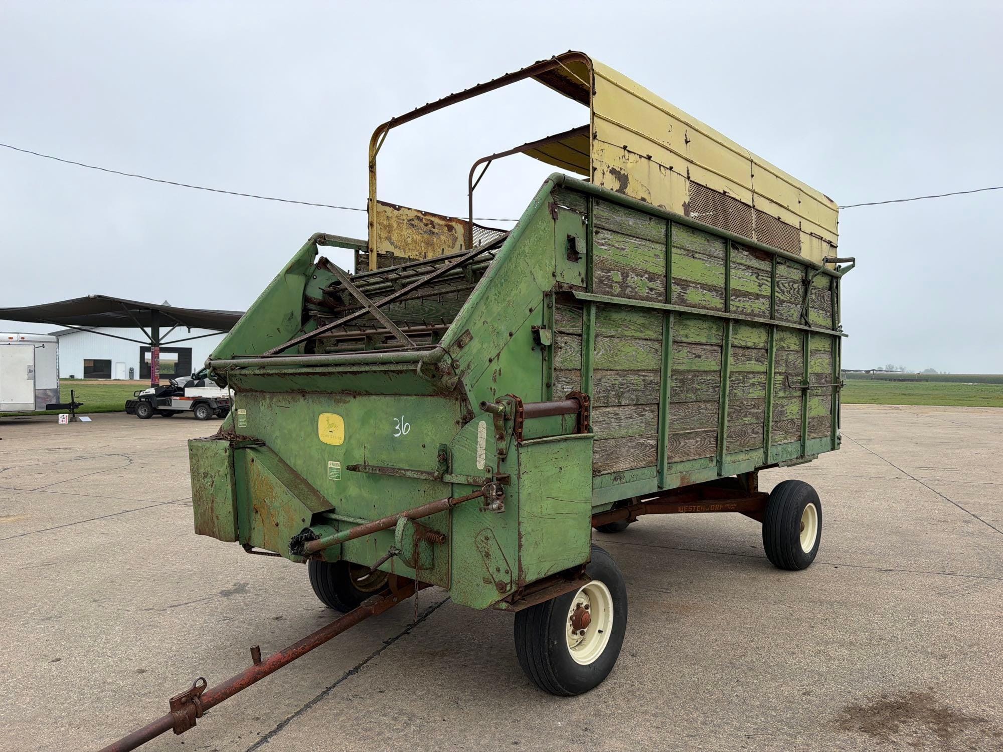 John Deere 125 Equipment Image0